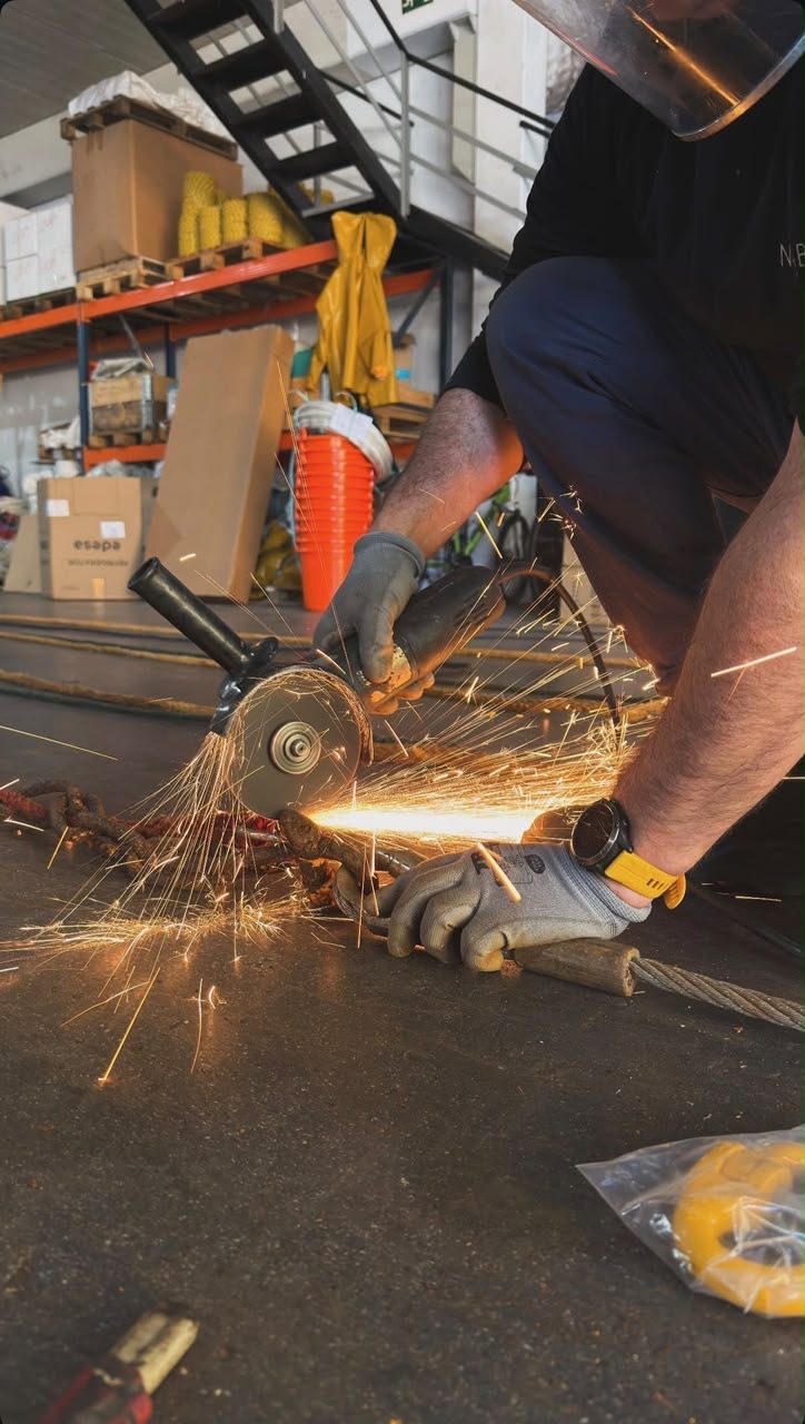 Travail de découpe en atelier